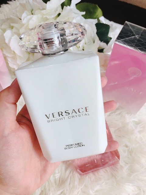 Sữa dưỡng thể nước hoa VERSACE BRIGHT CRYSTAL PERFUMED BODY LOTION ! 200ml