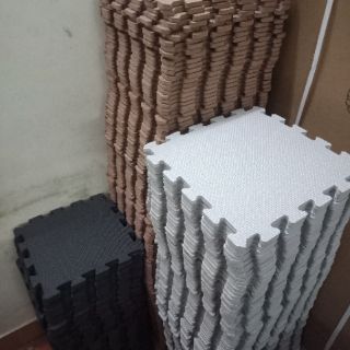 Thảm xốp trải sàn 30x30 ko mùi có lỗi - giao màu ngẫu nhiên