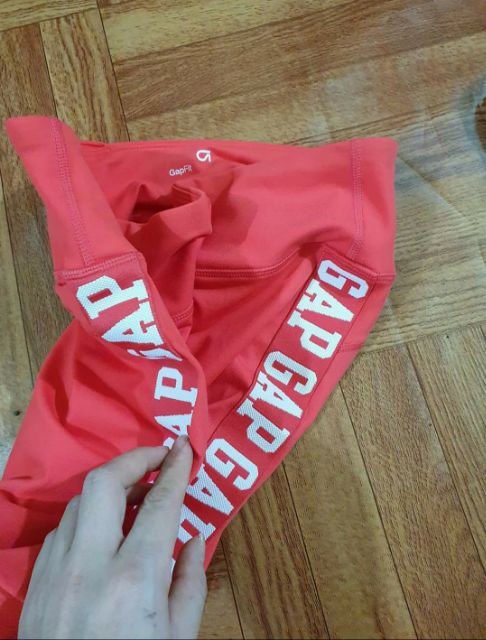 Quần tập Gap chữ