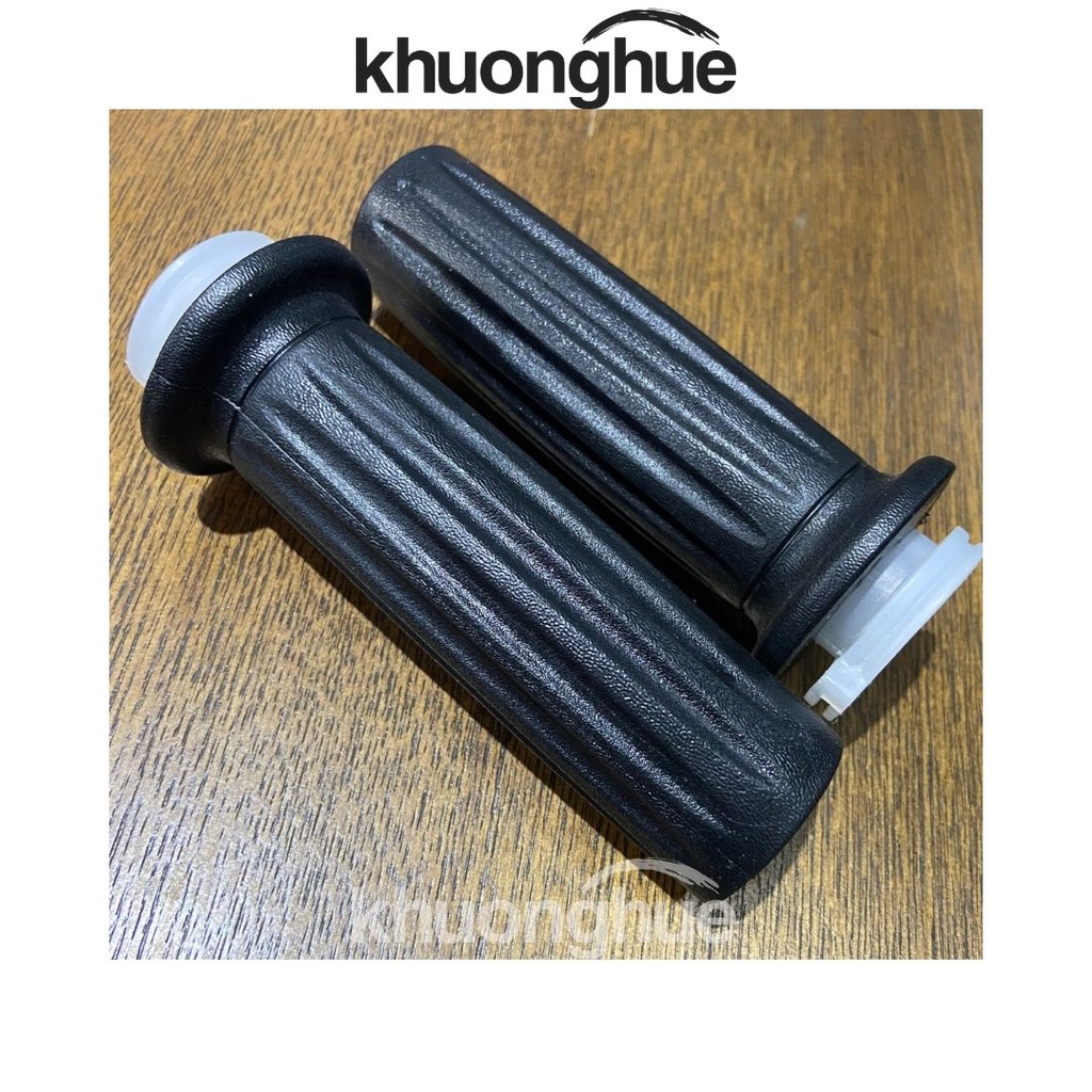 Bao tay phải Atila Elizebeth