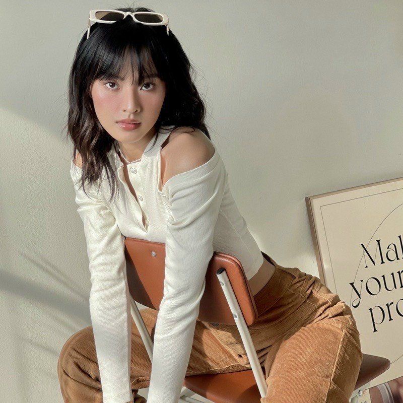 Áo Kiểu Nữ Body Tay Dài MIRA.CLOSET, Dáng Ôm Cúc Cài Hở Vai A5410