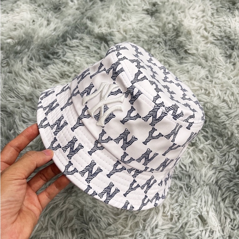 Mũ MLB Monogram Crayon Bucket Hat New York Yankees  I Màu Trắng - Xuất xịn 100%