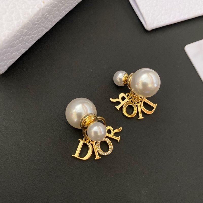 Khuyên tai dior phong cách Retro