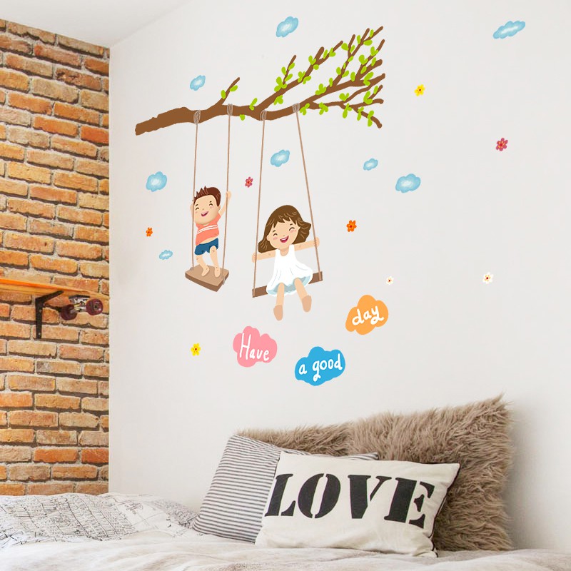 Decal mẫu các bé đánh đu trang trí nhà trẻ shop mẹ bé cửa hàng giúp bé vui tươi kích thích sáng tạo