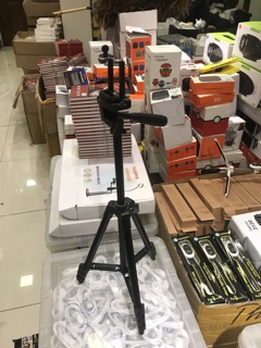 Giá đỡ điện thoại Tripod Kèm Remote Bluetooth