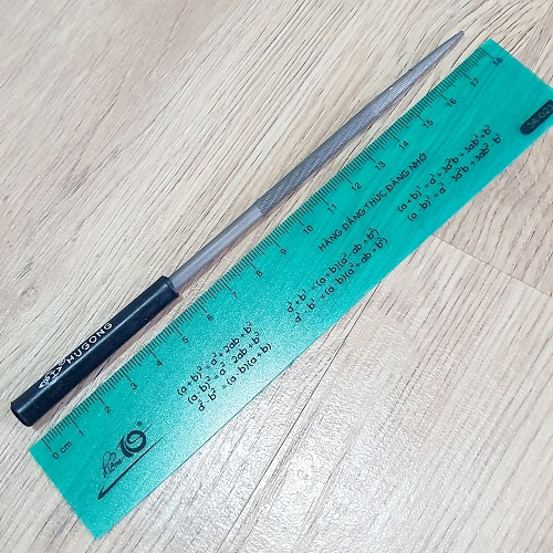 Dũa Tròn Mũi Viết Φ5 x 180mm x 10mm Chất Liệu Thép Cán Bọc Nhựa Được Gia Công Tỉ Mỉ Sắc Nét