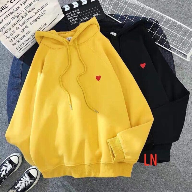 Áo hoodie tim nhỏ in tay ngực HARIQUEEN