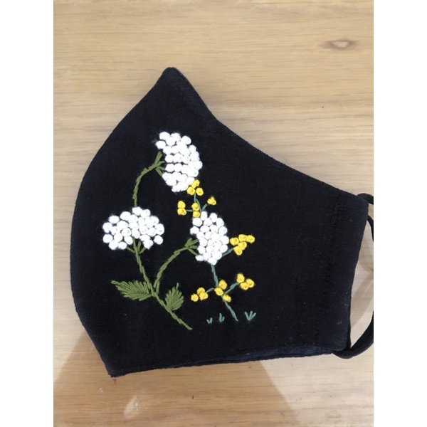 Khẩu trang thêu handmade vải linen