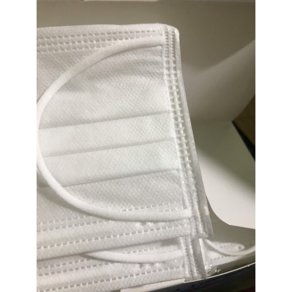 Hộp khẩu trang y tế 4 lớp màu trắng nhãn hiệu Bảo Long XL, có lớp kháng khuẩn Hải Triều Sports