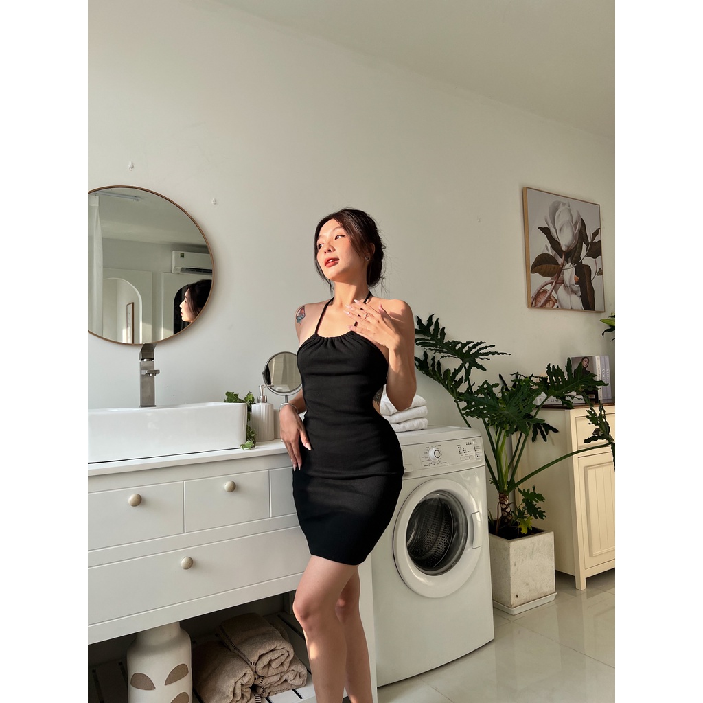 Đầm body khoét eo cổ yếm tròn sexy co giãn 4 chiều tay ngắn đi chơi dạo phố La Boutique Tặng kèm cặp dán ngực | BigBuy360 - bigbuy360.vn