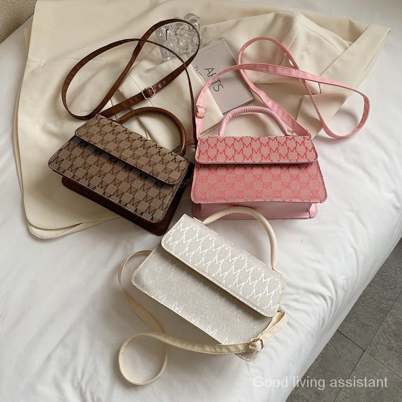 Túi đeo vai phong cách retro thời trang mùa hè