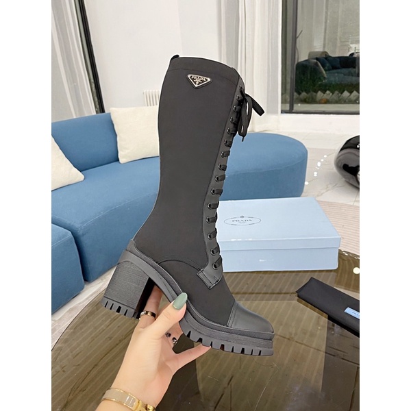 Giày bốt cổ cao buộc dây mẫu mới gót cao 7.5cm thương hiệu Prada cao cấp