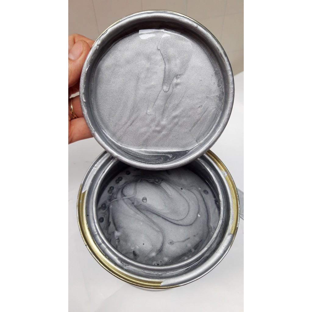 1 lạng màu bạc nhuyễn mịn sơn lốc máy hon da cho xe như mới, bền đẹp với mọi loại hình thời tiết