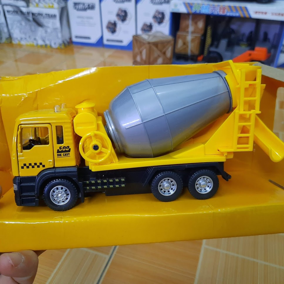 Đồ chơi xe bồn chở bê tông chạy cót tỉ lệ 1:50 đầu xe bằng kim loại có âm thanh đèn