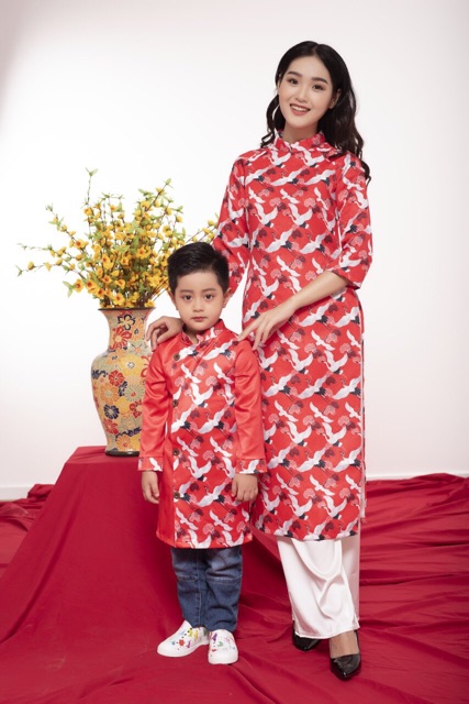 Áo dài mẹ và bé trai