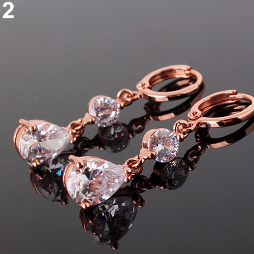 Khuyên tai đính đá hình giọt nước sang trọng