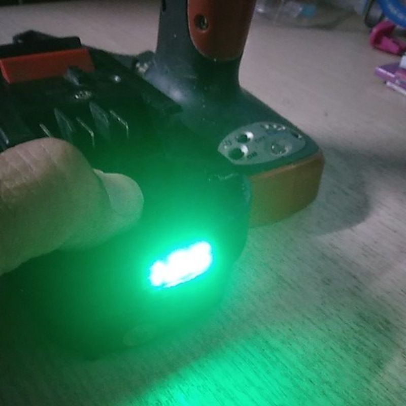 Máy vặn vít black&decker 12v