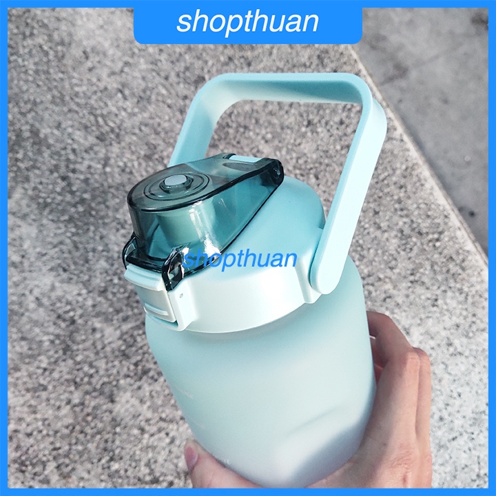 Bình nước 2 lít chia vạch theo giờ có ống hút nhựa có quay xách