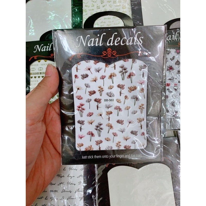 dán-trang-trí-móng-tay-chân-các-mẫu-chữ