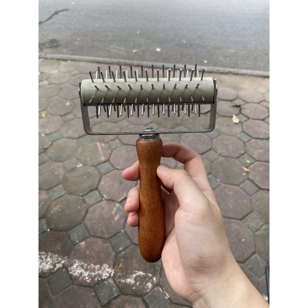 Con Lăn Đục Lỗ Inox Cán Gỗ K308