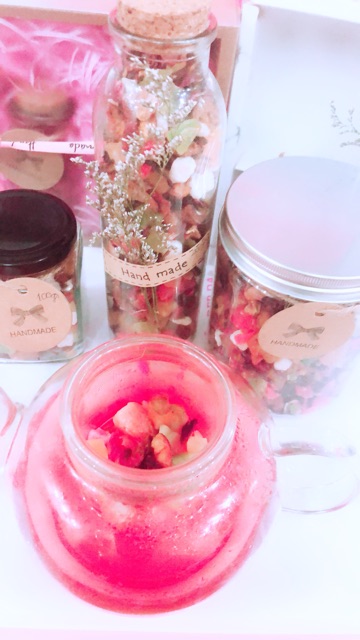 200gr trà hoa quả bali cao cấp. kèm bình thuỷ tinh phụ kiện đáng yêu như hình.