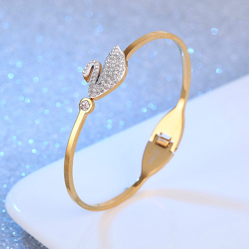 Vòng tay thiên nga đính đá bằng chất liệu titan không gỉ mạ vàng 18k thiết kế trẻ trung thời trang