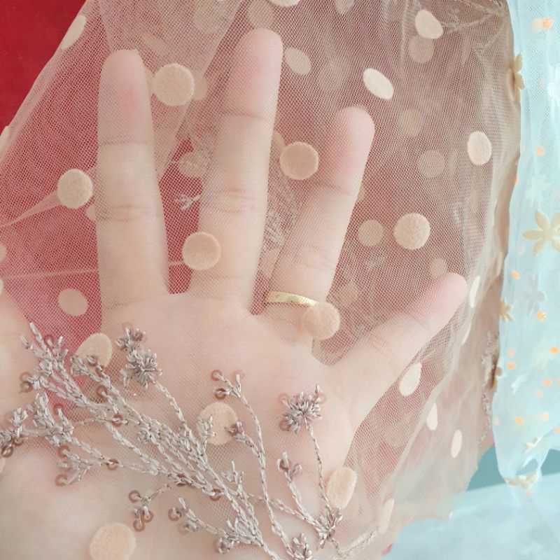 voan lưới hình họa tiết nhiều màu