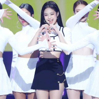 (Sẵn S,M) Chân váy đen ngắn liền quần phối khuy cài xích Jennie BLACKPINK quyến rũ sang chảnh