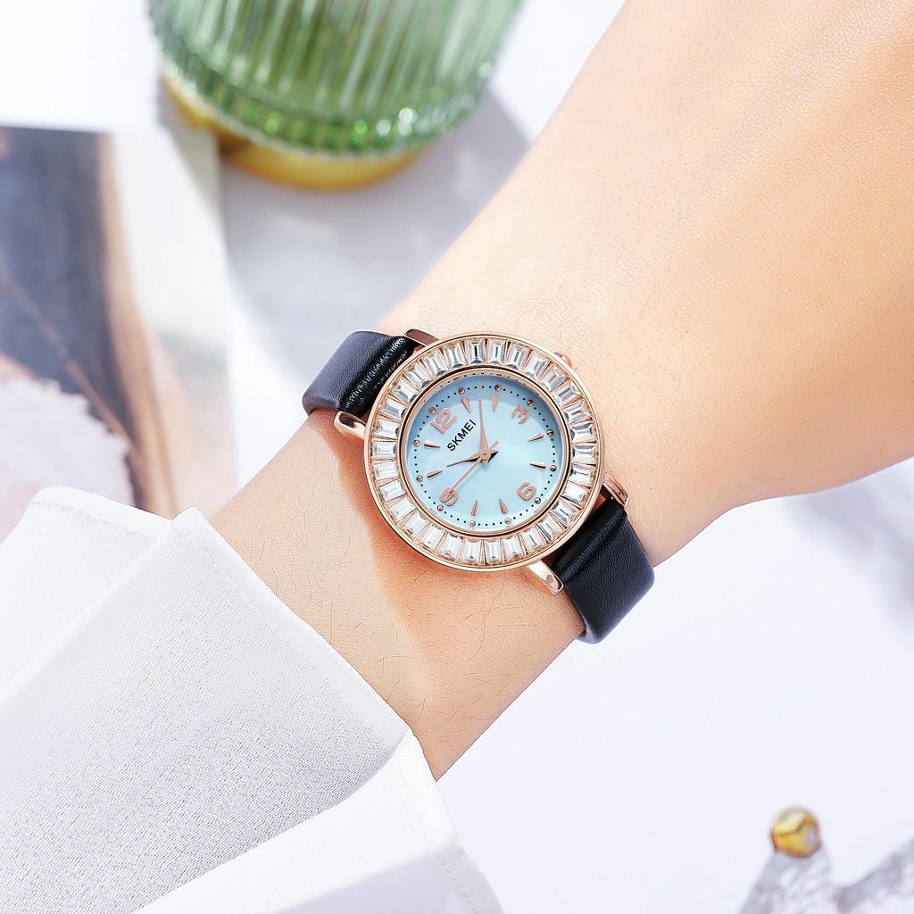 SKMEI Elegant 30 Rhinestone Case Watch Phụ nữ Gradient Color Dial Thời trang Quartz Wrist Watch Phụ nữ nhỏ tinh tế Dress Clock Phong cách hẹn hò
