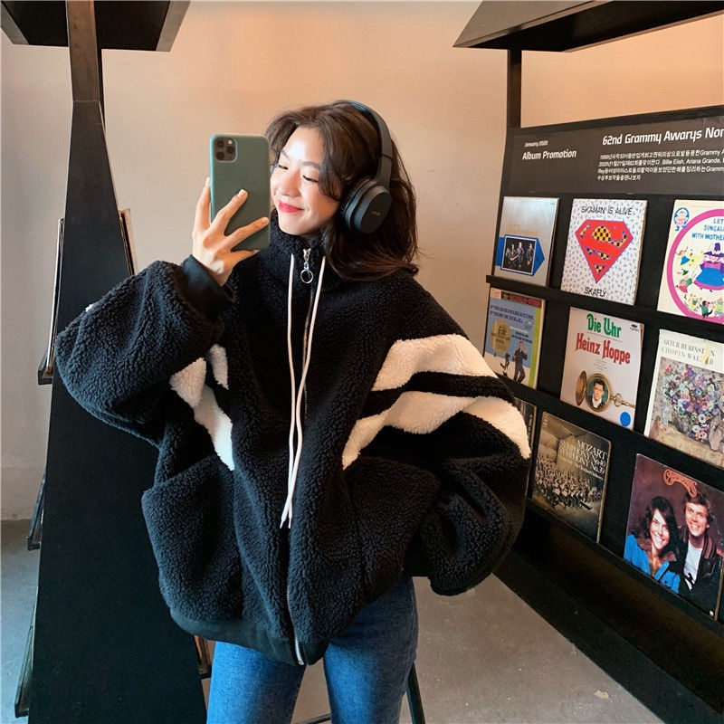 Áo khoác len lông cừu tay dài dáng rộng kẻ sọc màu đen thời trang cho nữ