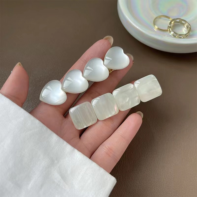 Kẹp Tóc Trang Trí Hình Trái Tim Trong Suốt 2022