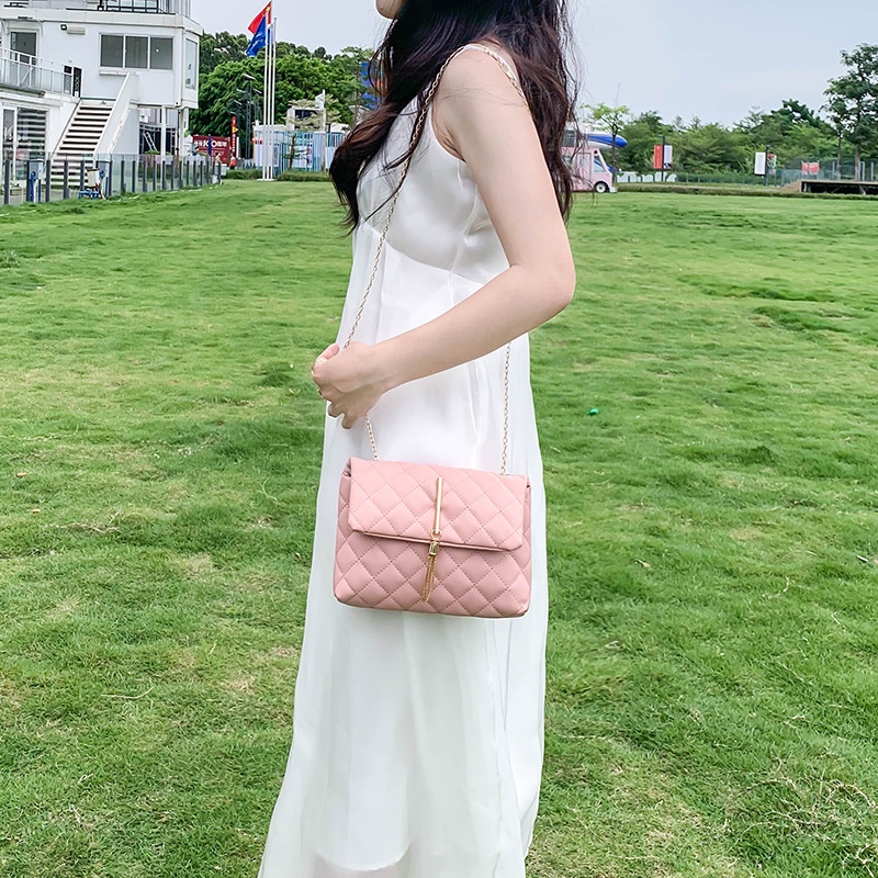 Túi Đeo Chéo Thêu Họa Tiết Phối Dây Xích Thời Trang Sang Trọng Cho Nữ
