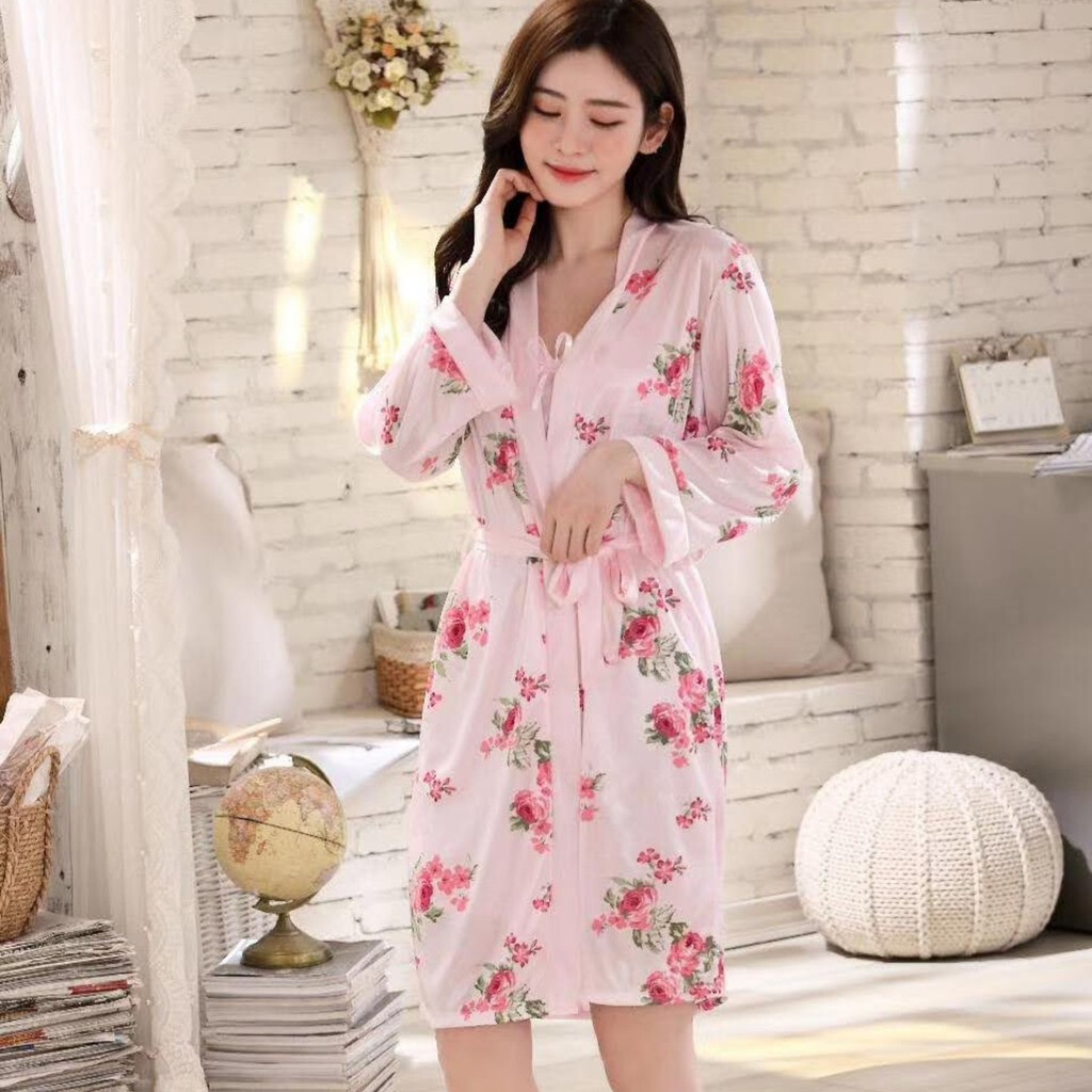 Đồ ngủ vải lụa sexy kèm áo khoác quyến rủ | BigBuy360 - bigbuy360.vn
