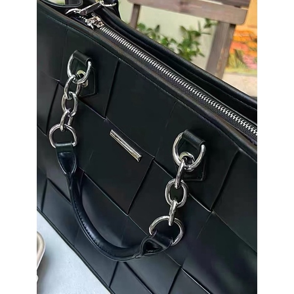 TÚI ĐEO CHÉO DA ĐAN Ô VUÔNG VỪA LAPTOP HÀNG CAO CẤP