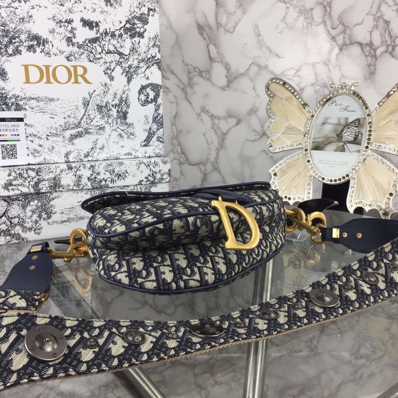 Túi đeo chéo nữ dáng yên ngựa thương hiệu Dior CD saddle cao cấp