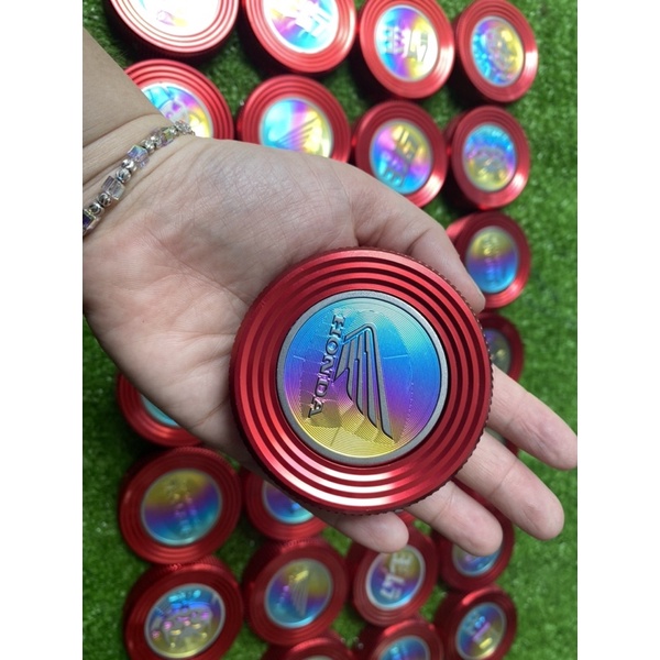 Chụp nắp bình xăng nhôm CNC kèm logo titan