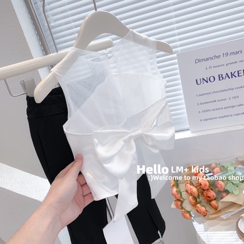 áo trắng buộc nơ sau quần đen xk cho bé