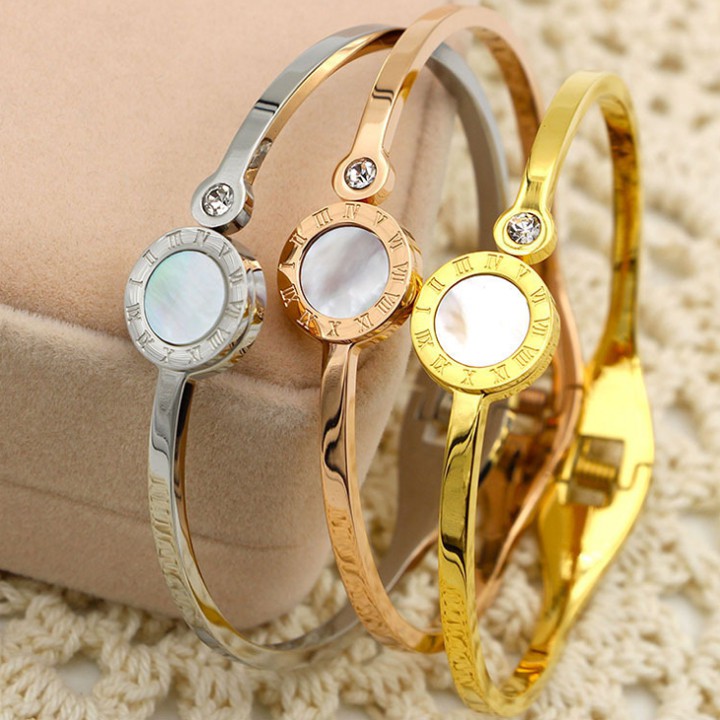 Vòng tay nữ titan cao cấp có mặt la mã siêu đẹp, bền màu, hợp thời trang