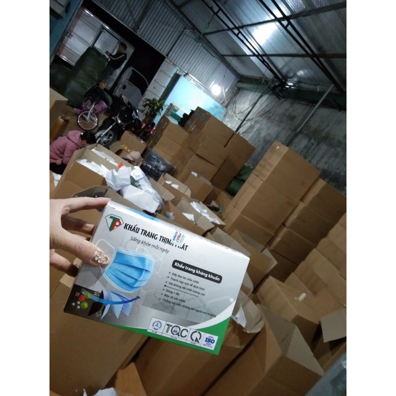 Khẩu trang y tế 4 lớp có logo dập nổi, kháng khuẩn người lớn hộp 50c giấy tờ cty( Kèm video cận chất) | BigBuy360 - bigbuy360.vn