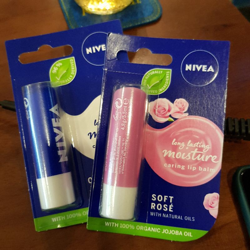 son NIVEA Lip Balm dưỡng mềm mịn cải thiện khô môi nứt nẻ