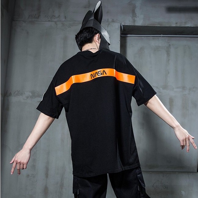 Áo Thun Nam Nữ Hàn Quốc Trắng Form Oversize Phong Cách Streetwear Kiểu Mẫu Độc Đẹp Dày Mịn Mát AT8006