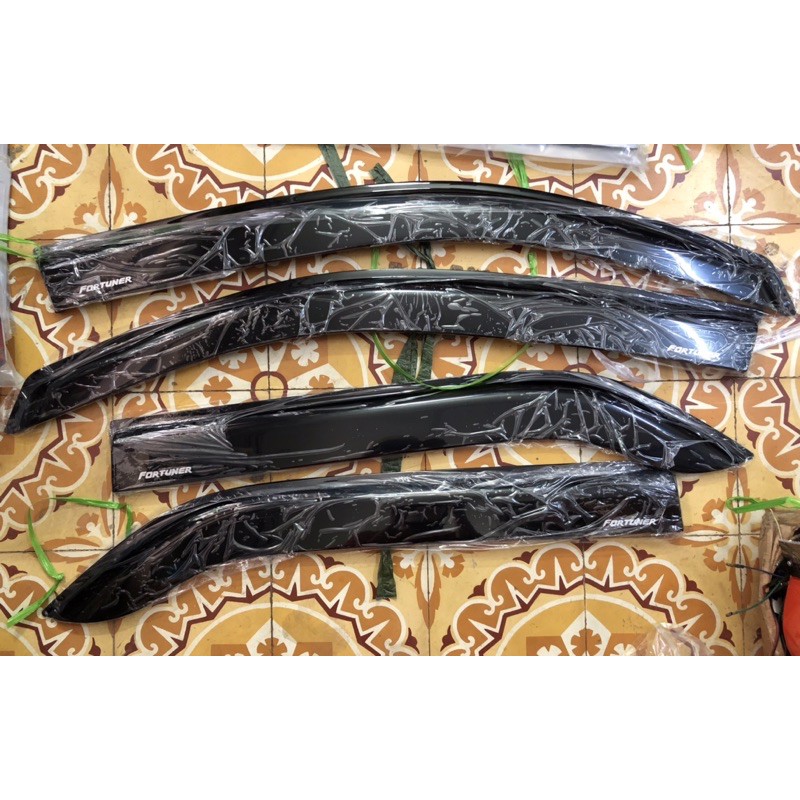 Vè che mưa Toyota Fortuner 2010-2015