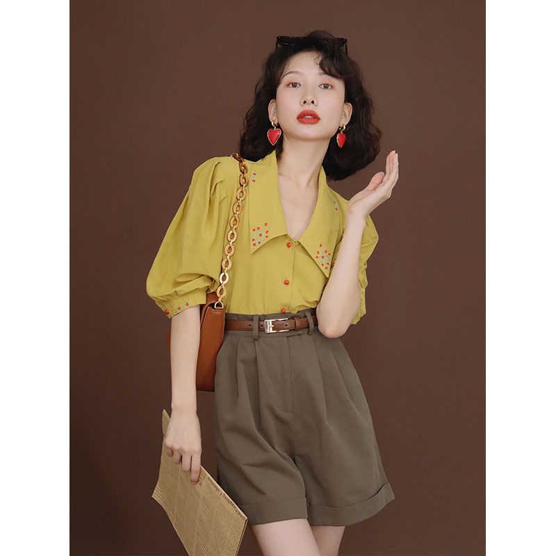 Women's short short-sleeved shirt, short-sleeved shirt, 2020 new Hong Kong style retro bubble sleeve embroidered elegant shirt