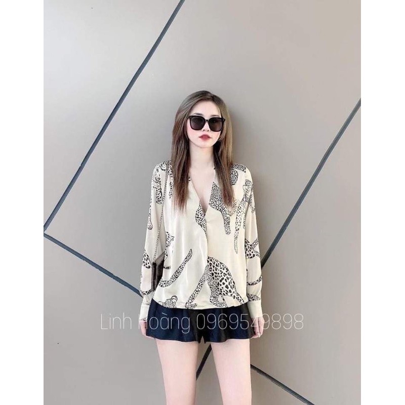 áo sơ mi lụa hình báo cổ V