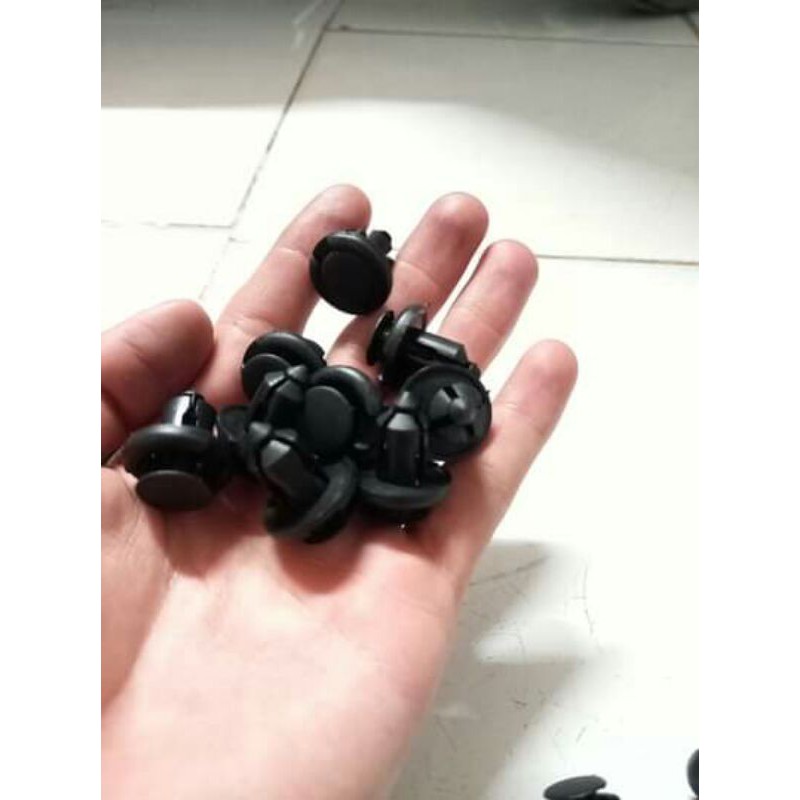 50 Chốt nhựa 10mm gắn chắn bùn oto