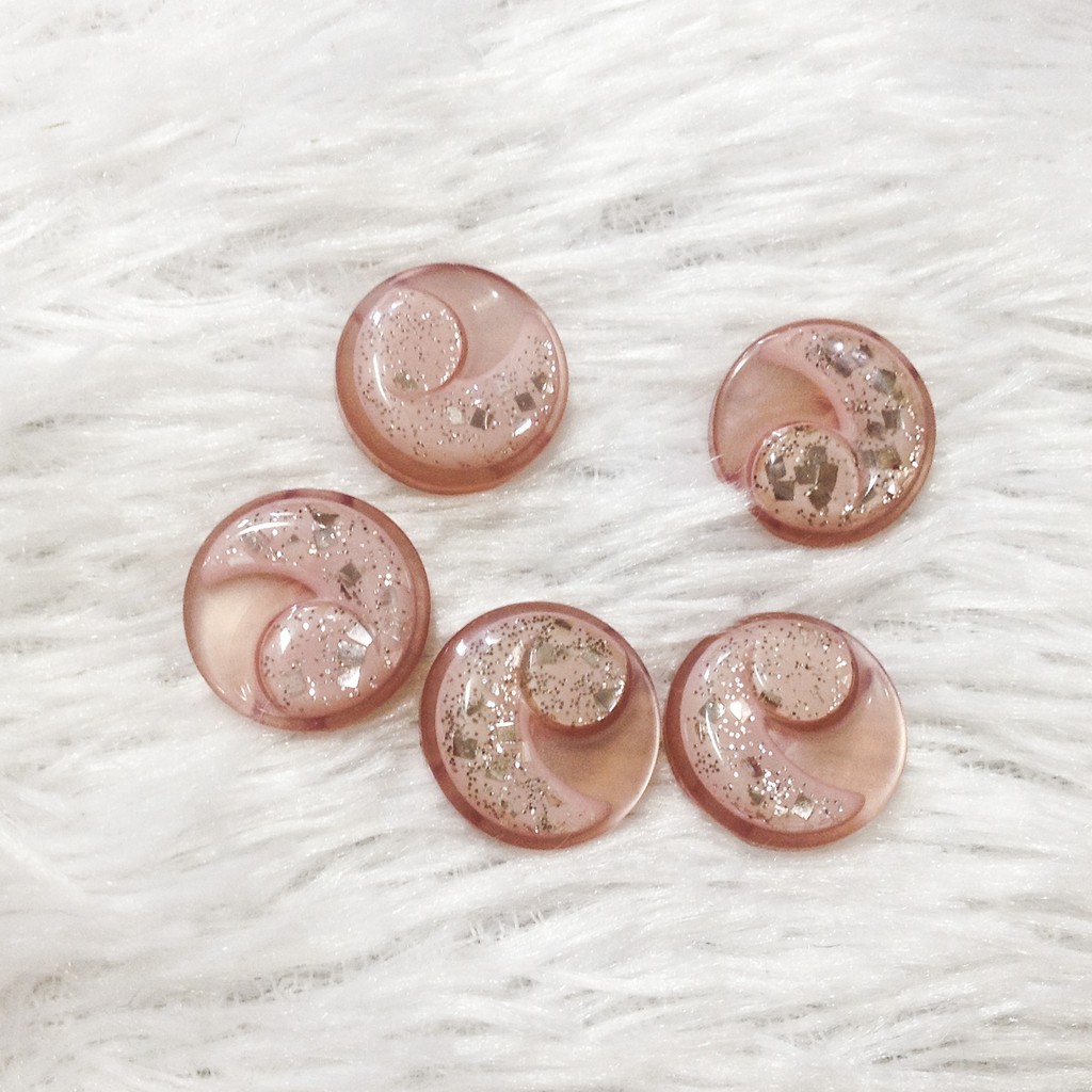 Cúc áo tròn mặt trăng nút kiểu hoa văn kim tuyến size 1.4cm và 1.5cm đính kết trang phục