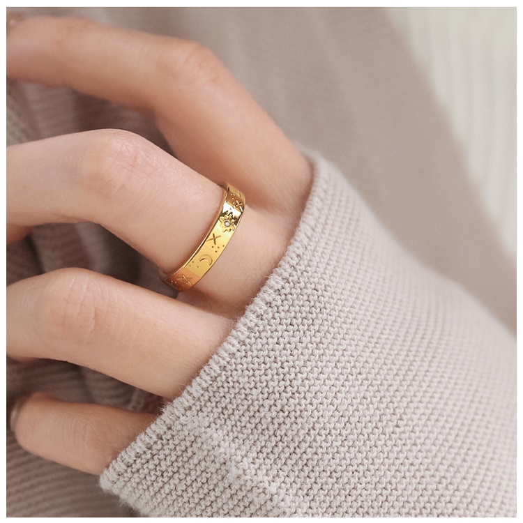 Nhẫn titan họa tiết trăng sao chìm không gỉ WR2201