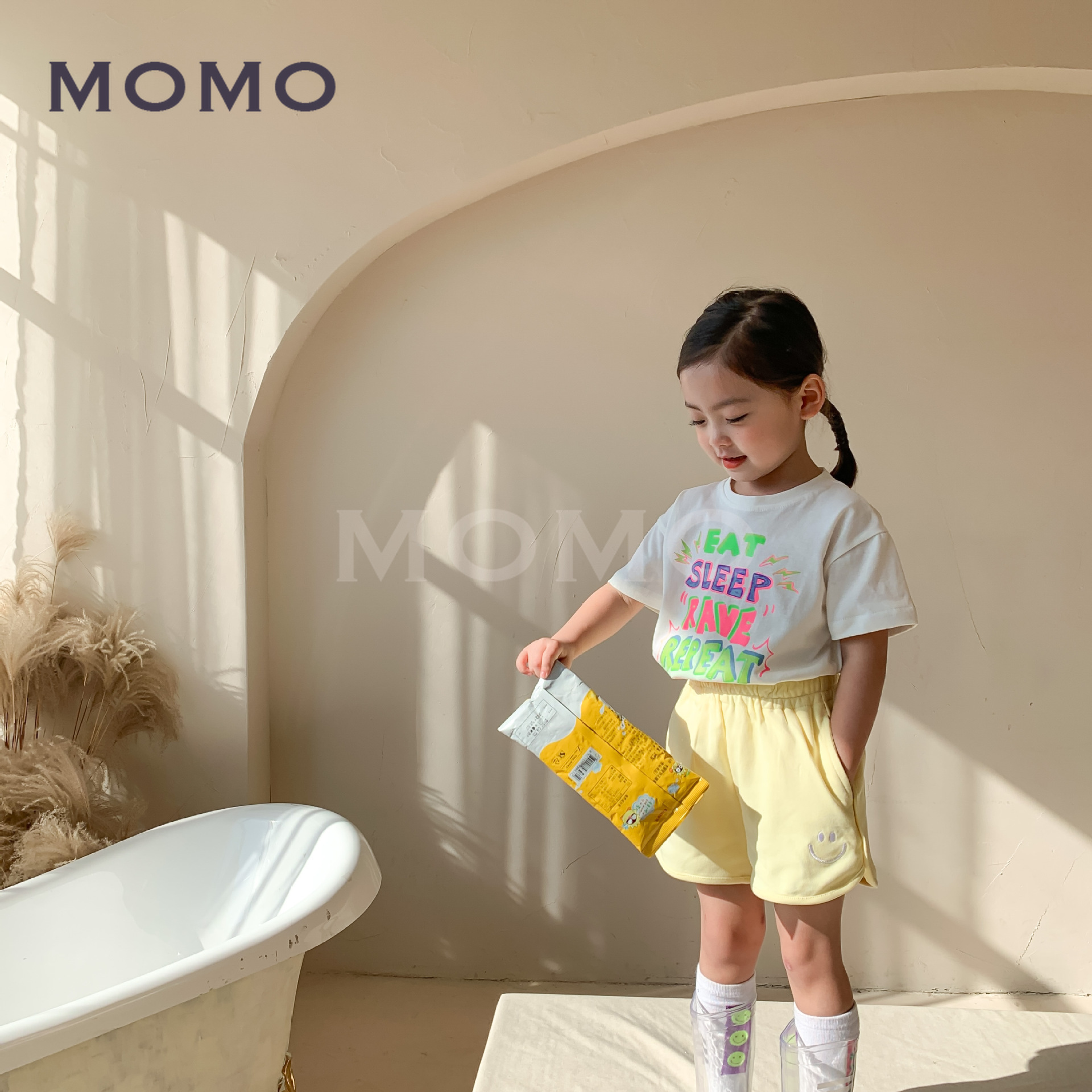 Quần Short Cotton Thêu Hình Mặt Cười Cho Bé 1-8 Tuổi