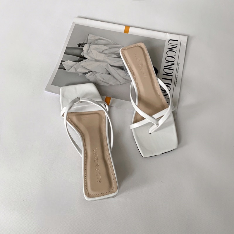 Dép guốc nữ xỏ ngón đế 2cm trong suốt xinh xắn
