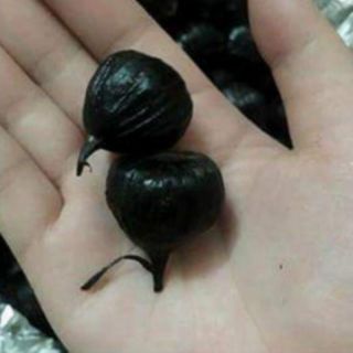 Tỏi đen cô đơn bóc vỏ.  300g